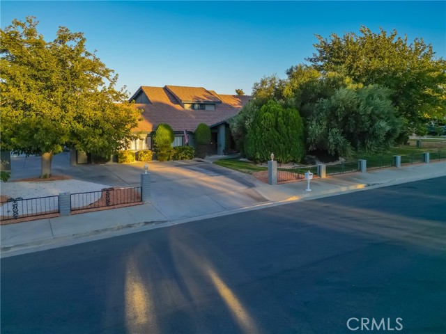 42722 20th W Street, Lancaster CA: https://media.crmls.org/medias/ef0e5aee-eee3-4e9e-994c-dfde198338a2.jpg