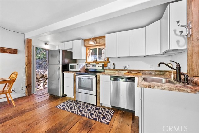 18 Hot Springs Cyn, San Juan Capistrano CA: https://media.crmls.org/medias/ef0f91cc-ebab-4239-a927-3c851f28c19f.jpg