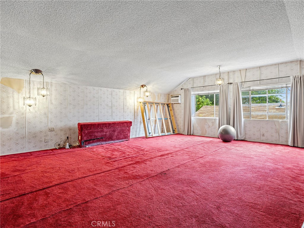 https://media.crmls.org/medias/ef0fa3e0-3b7b-4ea0-b842-5d65827f603a.jpg?preset=X-Large