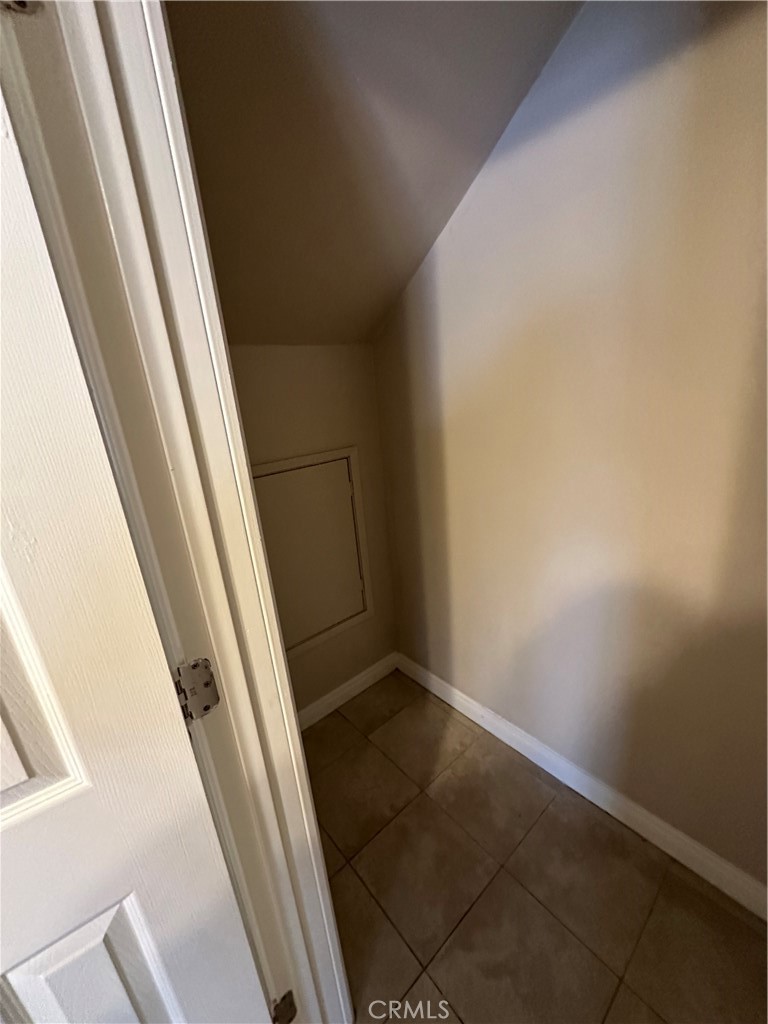 https://media.crmls.org/medias/ef0fb3fd-8521-4e7a-acbf-1b25207b57a4.jpg?preset=X-Large
