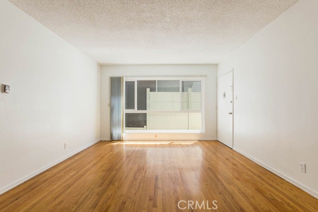 Detail Gallery Image 12 of 19 For 930 N Stanley Ave #4,  West Hollywood,  CA 90046 - 3 Beds | 2 Baths