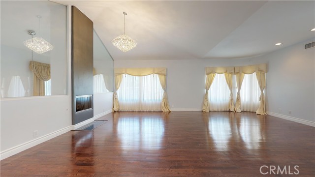 22500 N Summit Ridge Circle, Chatsworth CA: https://media.crmls.org/medias/ef1122ec-7f3e-4689-a798-fafd28dda549.jpg