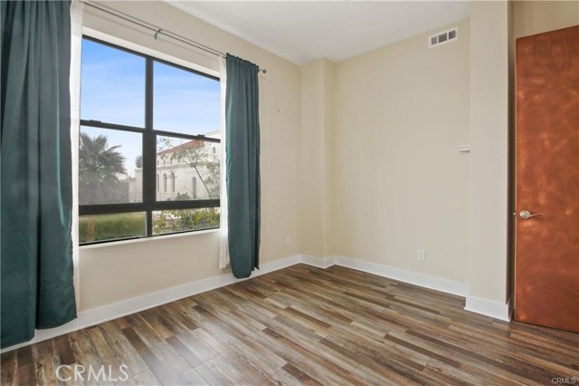 Detail Gallery Image 14 of 20 For 395 E 4th St #19,  Long Beach,  CA 90802 - 3 Beds | 1/1 Baths