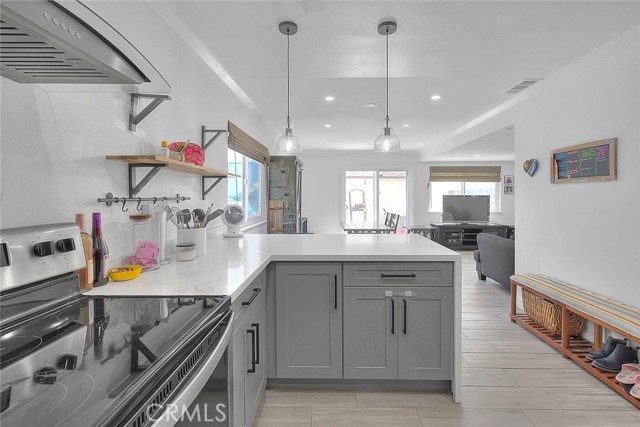 17401 Hood Court, Fountain Valley CA: https://media.crmls.org/medias/ef11ec64-a9d2-4ae6-9fa8-8bb4799de38f.jpg