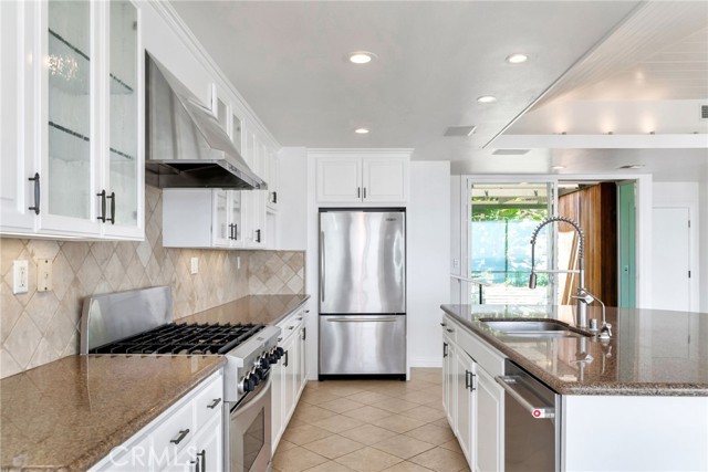 3116 Breakers Drive, Corona del Mar CA: https://media.crmls.org/medias/ef1200ad-b1f2-4ff9-bae2-a8826e8f90de.jpg