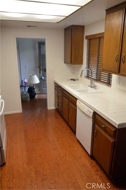 Detail Gallery Image 14 of 31 For 1111 S Coast Dr #18,  Costa Mesa,  CA 92626 - 2 Beds | 2 Baths