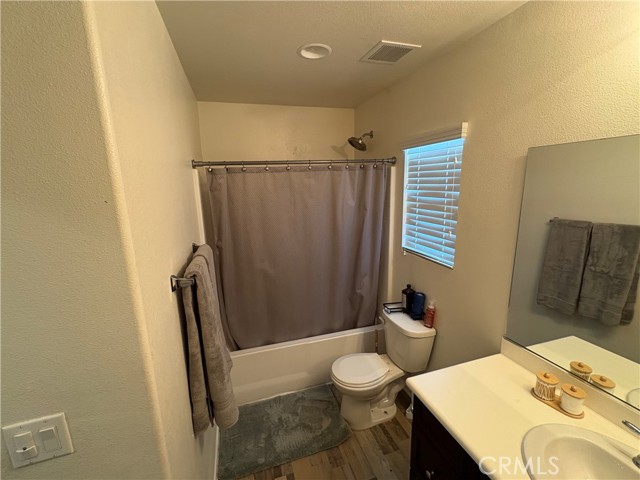 7015 Sweetleaf Drive, Fontana CA: https://media.crmls.org/medias/ef1374cf-6cdd-4f87-b362-5d48799f391a.jpg
