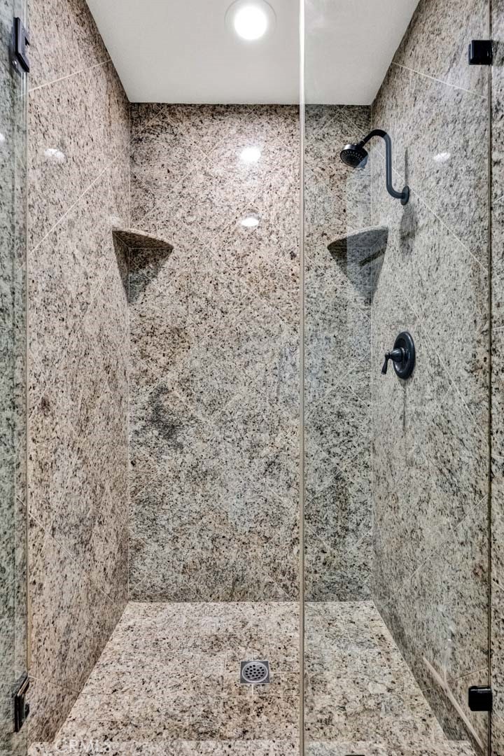 https://media.crmls.org/medias/ef159674-1109-4b36-9350-7c355e7cdf33.jpg?preset=X-Large