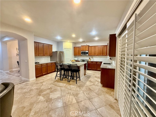 Detail Gallery Image 5 of 43 For 2274 Dwight Ct, Rosamond,  CA 93560 - 5 Beds | 3 Baths