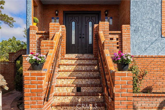 6225 Beard Street, Highland Park CA: https://media.crmls.org/medias/ef1708db-ede3-454c-bbf8-4fc622e892d4.jpg