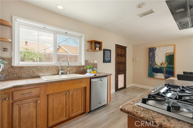 518 S Forest Avenue, Santa Ana CA: https://media.crmls.org/medias/ef1729c3-441b-4bcd-a215-443b85d6a65b.jpg