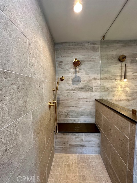 1716 Via La Paz, Burbank CA: https://media.crmls.org/medias/ef17a0c9-694d-4895-8923-9183e3276845.jpg