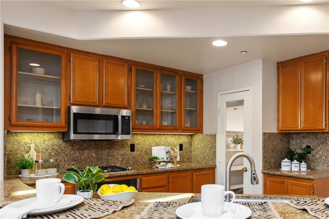 Detail Gallery Image 9 of 49 For 9 Lilac, Irvine,  CA 92618 - 3 Beds | 3 Baths