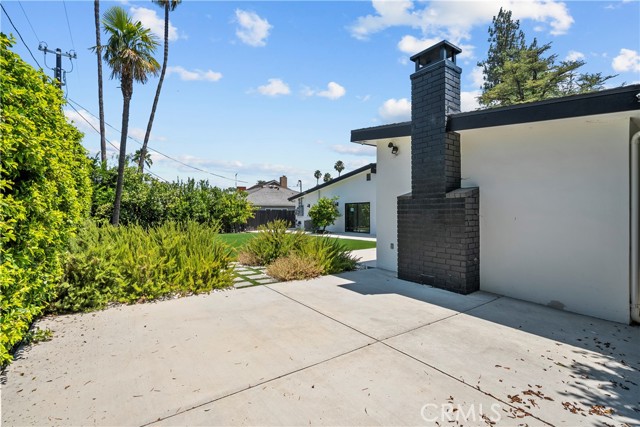 23427 Canzonet Street, Woodland Hills CA: https://media.crmls.org/medias/ef17edd0-d056-4c65-ad3a-74d88621cf22.jpg