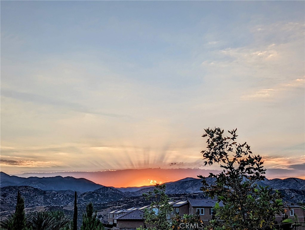 https://media.crmls.org/medias/ef187697-8cdd-4175-b97c-03db16aaffbf.jpg?preset=X-Large