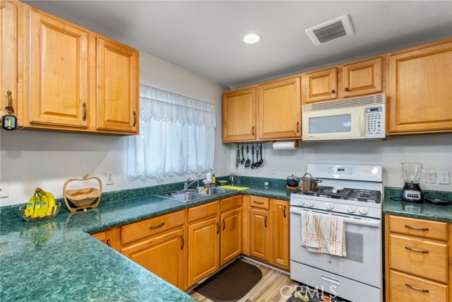 Detail Gallery Image 8 of 36 For 5528 Elmwood Rd, San Bernardino,  CA 92404 - 3 Beds | 2 Baths