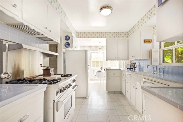 408 Oxford Drive, Arcadia CA: https://media.crmls.org/medias/ef19ffc8-a50f-46e4-8ce7-c95d160e245c.jpg