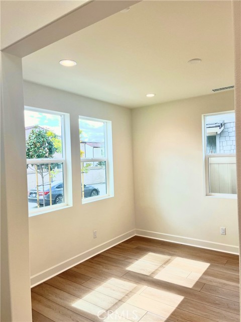 Detail Gallery Image 6 of 17 For 10895 Carlos St, Ventura,  CA 93004 - 3 Beds | 2/1 Baths