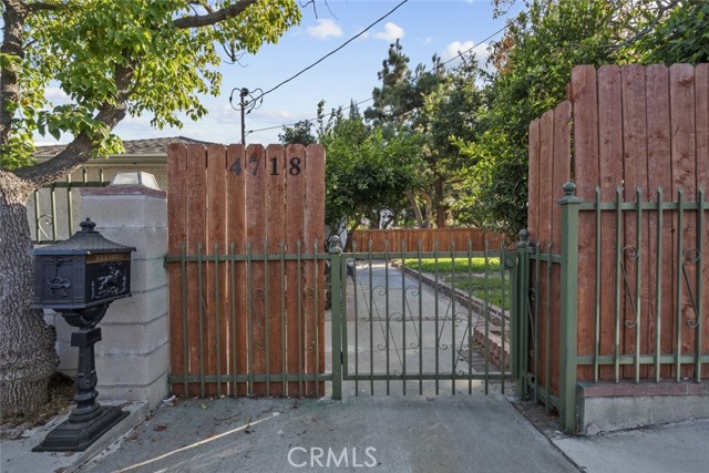 4718 La Crescenta Avenue, La Crescenta CA: https://media.crmls.org/medias/ef1ab77c-9cf0-440d-99d9-045b82edd306.jpg