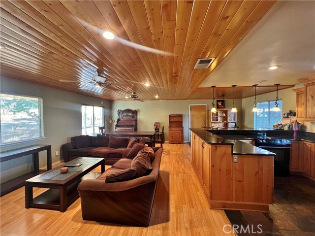 44293 Copper Creek Way, Coarsegold CA: https://media.crmls.org/medias/ef1adb43-3216-48fe-9729-9c8d3817ff18.jpg