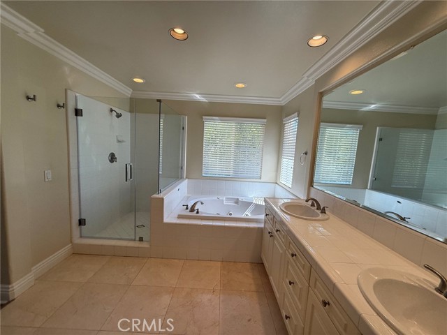27 HIGHFIELD GLEN, Irvine CA: https://media.crmls.org/medias/ef1b0132-e154-4a1d-b335-75f3f2262f44.jpg