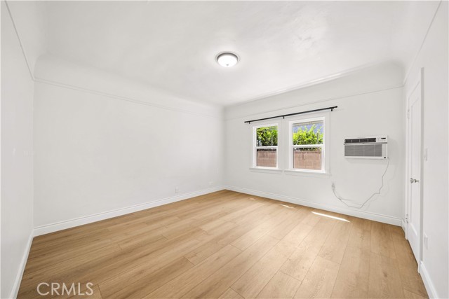 104 East Adams photo 33