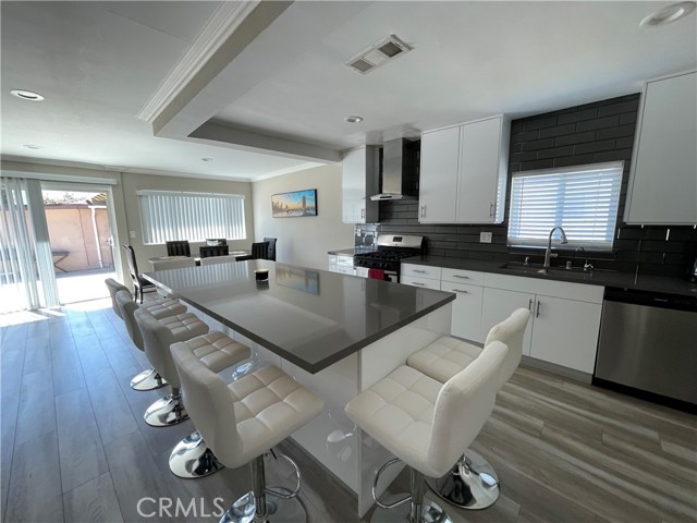 10443 Woodley Avenue, Granada Hills CA: https://media.crmls.org/medias/ef1bf01c-194d-4b6b-815c-b357677b03ac.jpg