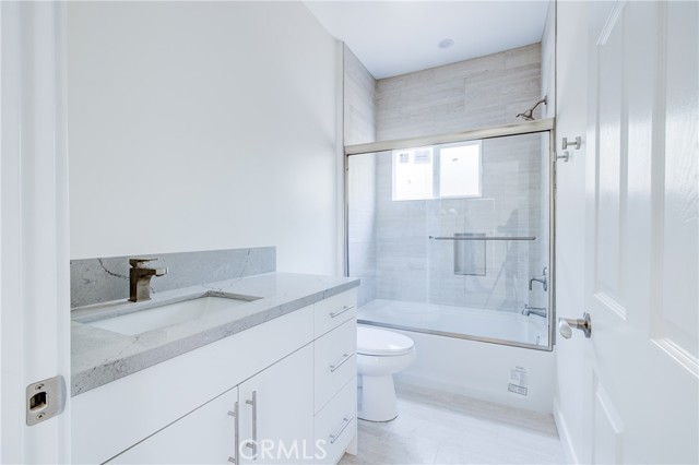 Detail Gallery Image 21 of 23 For 2947 West Blvd #1,  Los Angeles,  CA 90016 - 3 Beds | 2 Baths