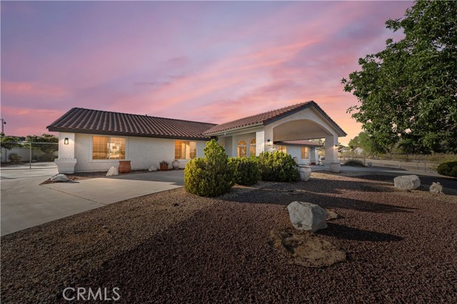 Detail Gallery Image 1 of 1 For 18680 Siskiyou Rd, Apple Valley,  CA 92307 - 4 Beds | 3 Baths