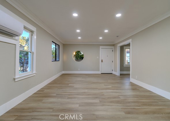 https://media.crmls.org/medias/ef1e3ee6-33a9-454c-8a0e-db460d4b8fa3.jpg?preset=X-Large