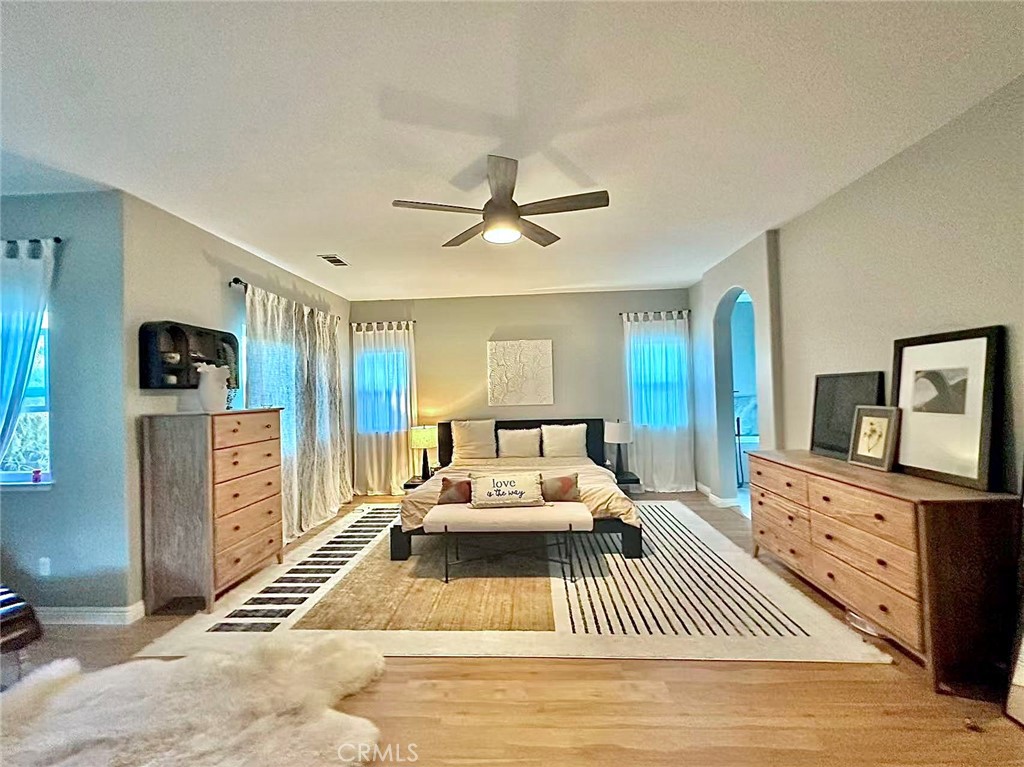 https://media.crmls.org/medias/ef1ecb1f-7ec4-4424-bc09-39b4db1d28bd.jpg?preset=X-Large