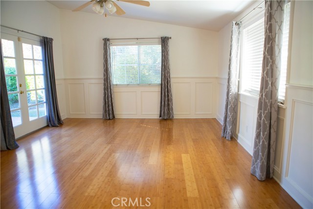 Detail Gallery Image 13 of 38 For 5200 Valley Circle Bld, Woodland Hills,  CA 91367 - 3 Beds | 3 Baths