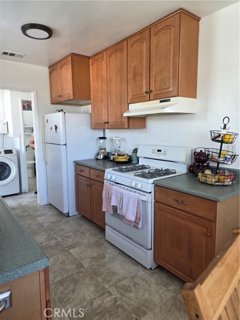 Detail Gallery Image 4 of 20 For 10446 Highdale St, Bellflower,  CA 90706 - 3 Beds | 2 Baths
