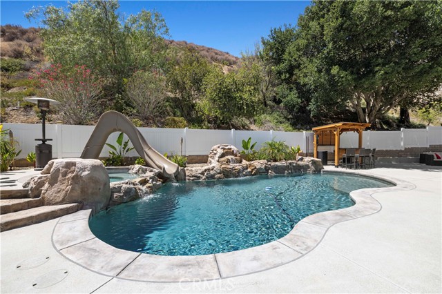 Detail Gallery Image 4 of 58 For 28711 Howard Marrie Ct, Saugus,  CA 91390 - 4 Beds | 3 Baths