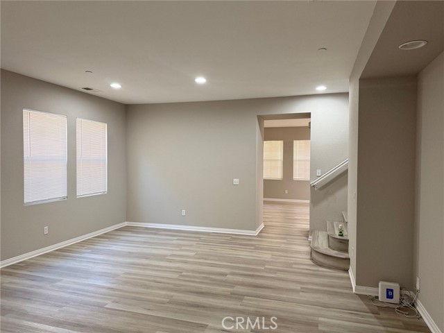 Detail Gallery Image 3 of 36 For 4547 Nicole Way, Riverside,  CA 92501 - 5 Beds | 3/1 Baths