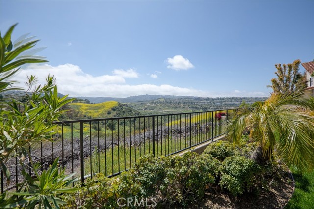 28361 Chat Drive, Laguna Niguel CA: https://media.crmls.org/medias/ef2337b5-55f5-4d92-831d-849d5a7d1f29.jpg