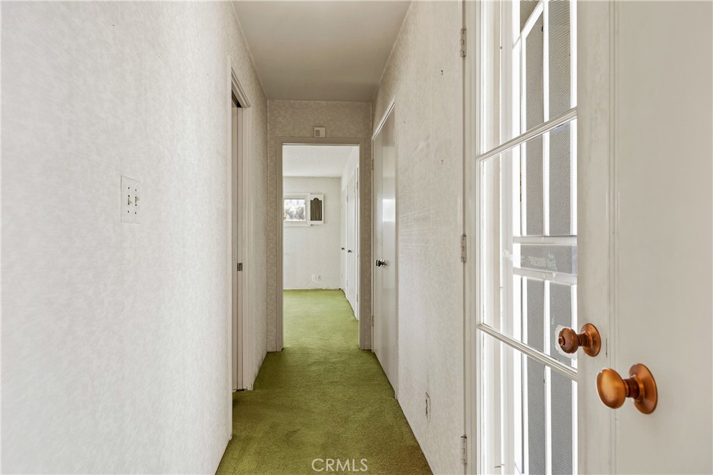 https://media.crmls.org/medias/ef24e78e-0993-4c8e-8070-87d5d9f31bcd.jpg?preset=X-Large
