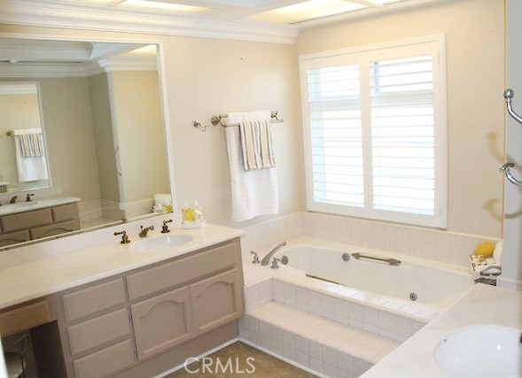 Detail Gallery Image 13 of 19 For 19381 Maidstone Ln, Huntington Beach,  CA 92648 - 2 Beds | 2/1 Baths