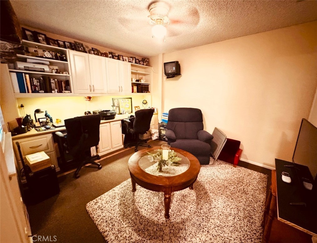 https://media.crmls.org/medias/ef255f9c-846d-4b60-899a-28e69a13eeac.jpg?preset=X-Large