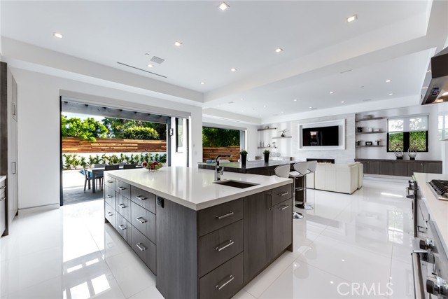 12732 Hortense Street, Studio City CA: https://media.crmls.org/medias/ef2583b4-fce4-4082-9cb3-c6727a8cac48.jpg