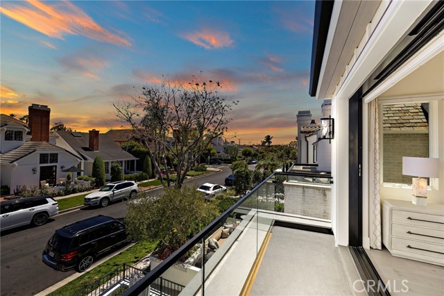 Detail Gallery Image 4 of 49 For 509 Carnation, Corona Del Mar,  CA 92625 - 3 Beds | 3/1 Baths