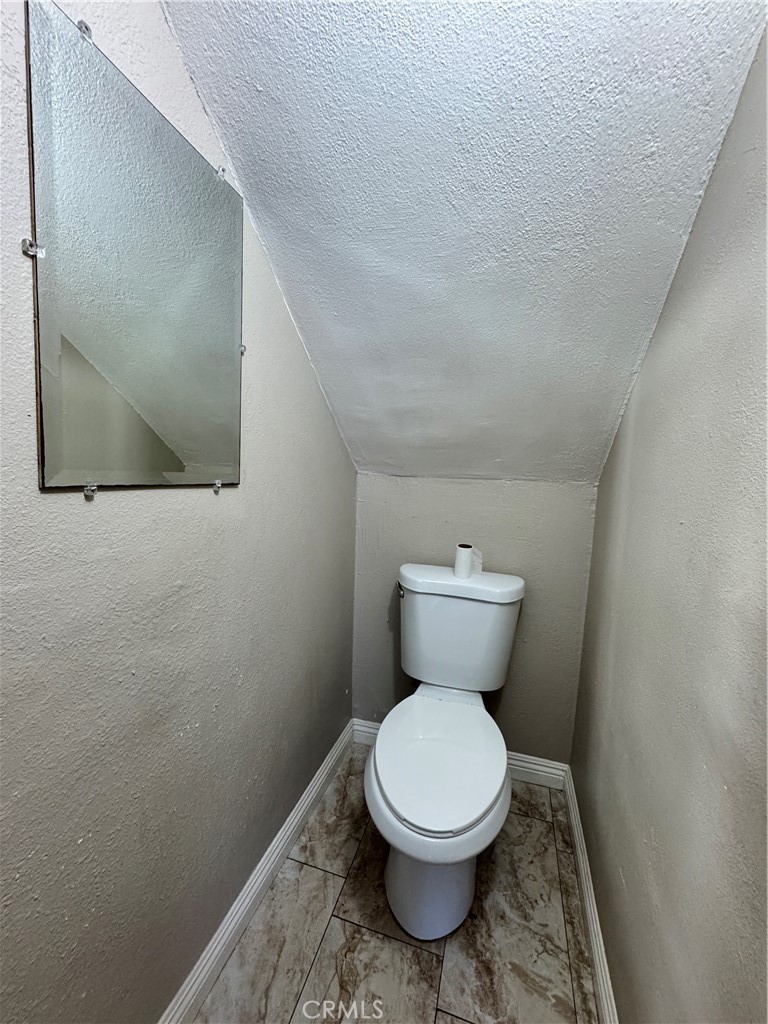 https://media.crmls.org/medias/ef2642e3-1f91-45b5-98d1-e9bfb8731c69.jpg?preset=X-Large