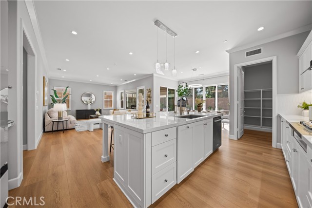 Detail Gallery Image 9 of 55 For 100 Henderson, Irvine,  CA 92620 - 4 Beds | 4/1 Baths