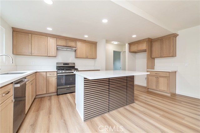 Detail Gallery Image 6 of 26 For 636 Highland Ct, Upland,  CA 91786 - 3 Beds | 2 Baths