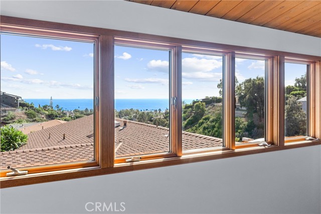 Detail Gallery Image 15 of 36 For 967 Meadowlark Ln, Laguna Beach,  CA 92651 - 3 Beds | 3/1 Baths