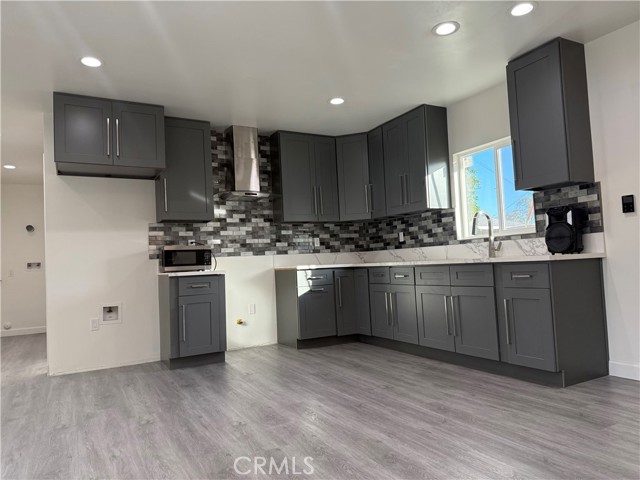 Detail Gallery Image 3 of 51 For 2520 Ohio Ave, South Gate,  CA 90280 - 6 Beds | 4 Baths