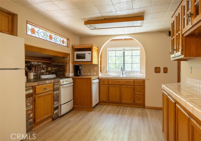Detail Gallery Image 14 of 39 For 789 Iris Dr, Big Bear Lake,  CA 92315 - 3 Beds | 3 Baths