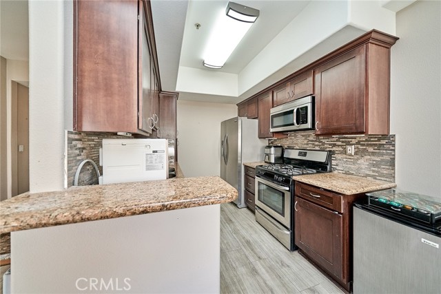 Detail Gallery Image 13 of 30 For 300 E Providencia Ave #211,  Burbank,  CA 91502 - 1 Beds | 1 Baths