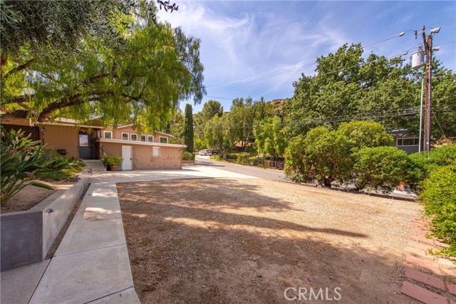 5893 Oak Knolls Road, Simi Valley CA: https://media.crmls.org/medias/ef297210-b6fa-430e-adaf-489a213bc197.jpg