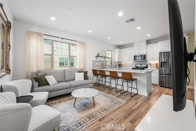Detail Gallery Image 2 of 40 For 196 Lantana, Stanton,  CA 90680 - 2 Beds | 2/1 Baths
